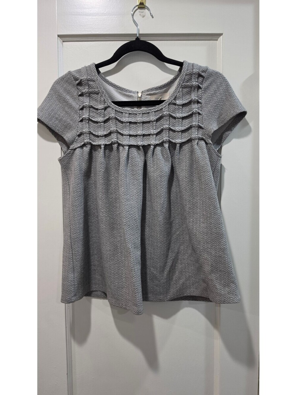 Freeway Gray Textured Short Sleeve Top Size S